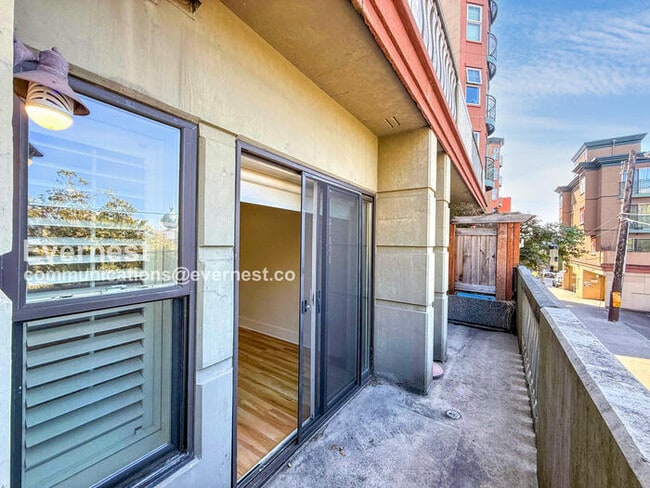 Building Photo - 133 Queen Anne Ave N