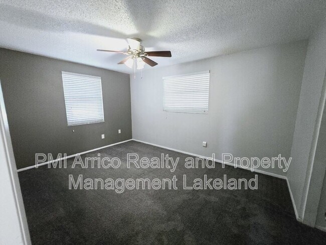 Building Photo - 1402 N Bracewell Dr