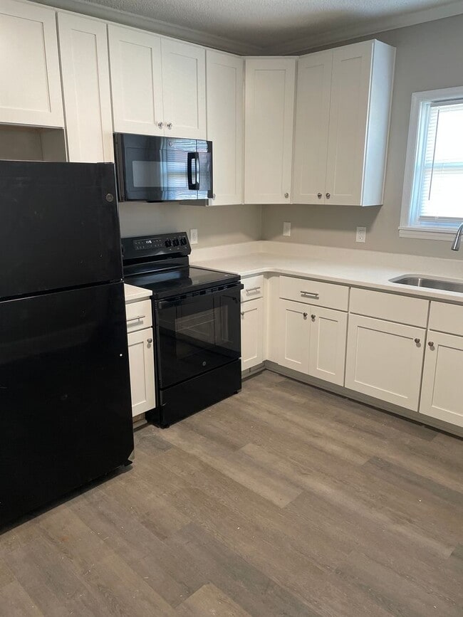 Building Photo - 631 Junia Ave