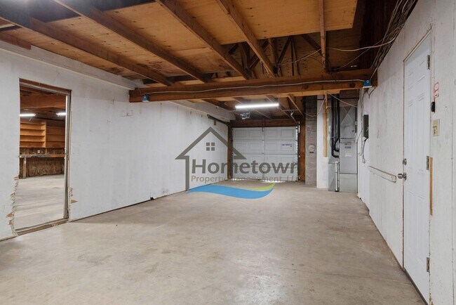 Building Photo - 3 Bedroom Home with Attached 3-Bay Garage ...