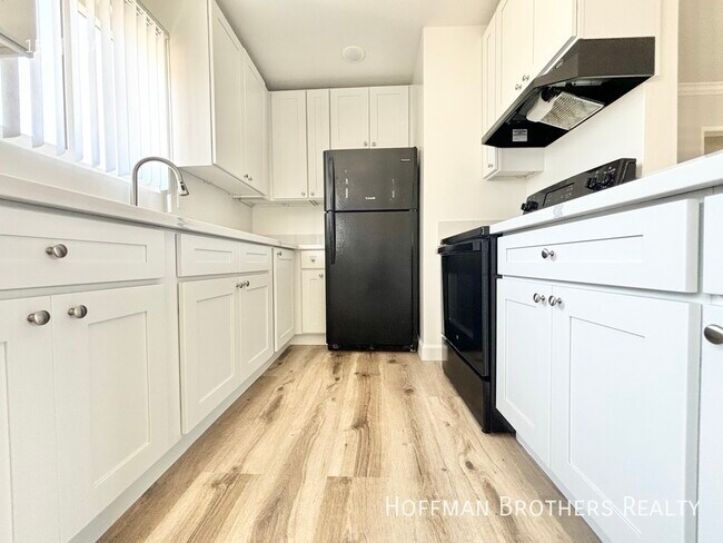 Building Photo - 10121 Samoa Ave Tujunga, CA 91042