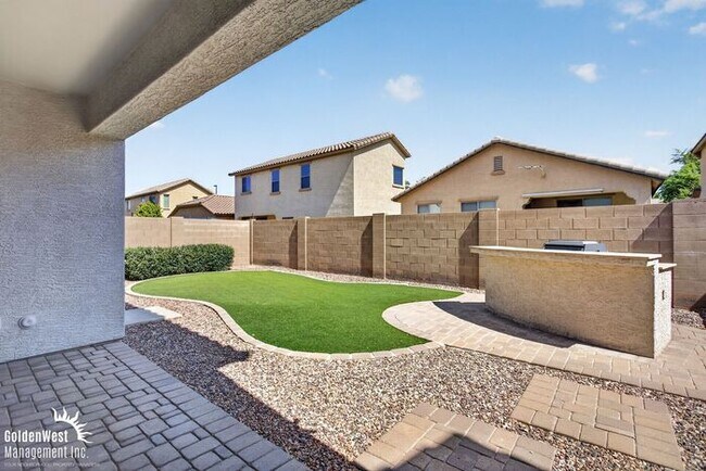 Building Photo - Beautiful 3Bdm 2.5Ba Home with Private Backyard in Power Ranch!