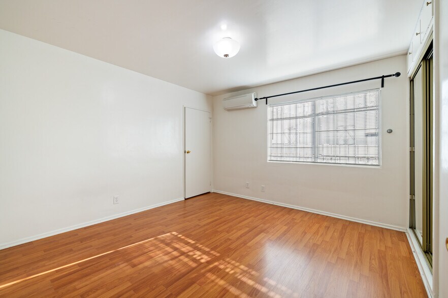Building Photo - 11840 Archwood St