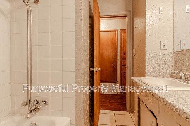 Building Photo - 2633 SW 68th St