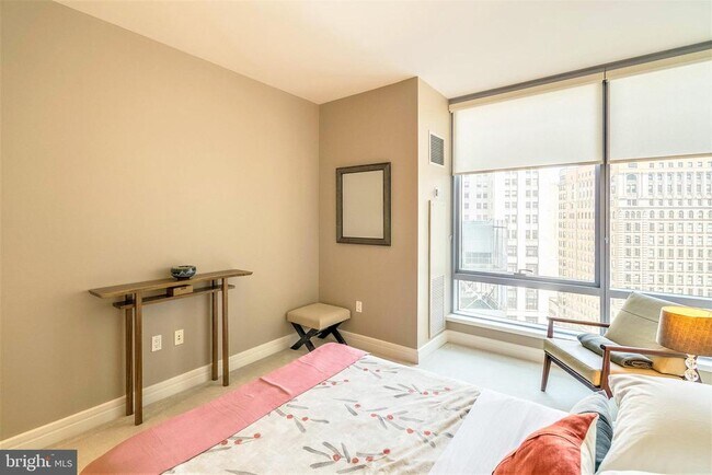 Building Photo - 1414 S Penn Square