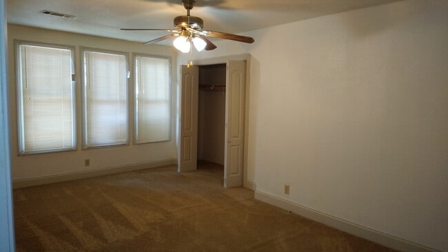 Building Photo - 207 W 4th St