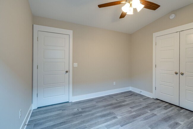 Building Photo - AVAILABLE September 1st. UPDATED 3 Bedroom...