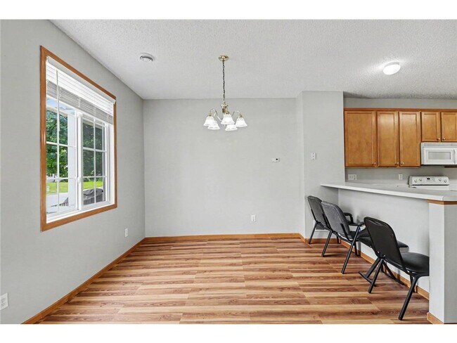 Building Photo - 130 River Woods Dr W