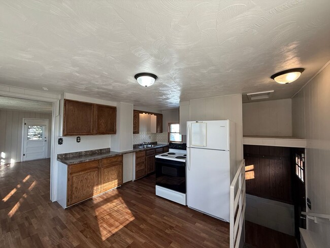 Building Photo - One bedroom, one and half bathroom, pet friendly home on large lot!