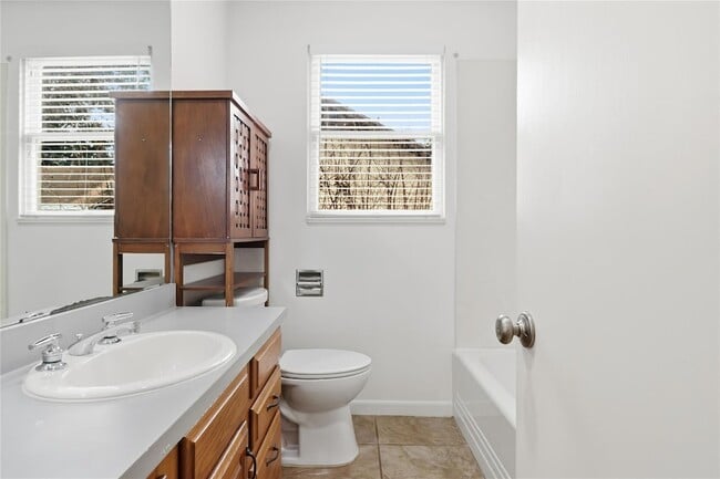 Building Photo - 2007 Montclaire St