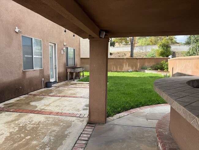 Building Photo - Updated home near Sycamore Canyon available for lease