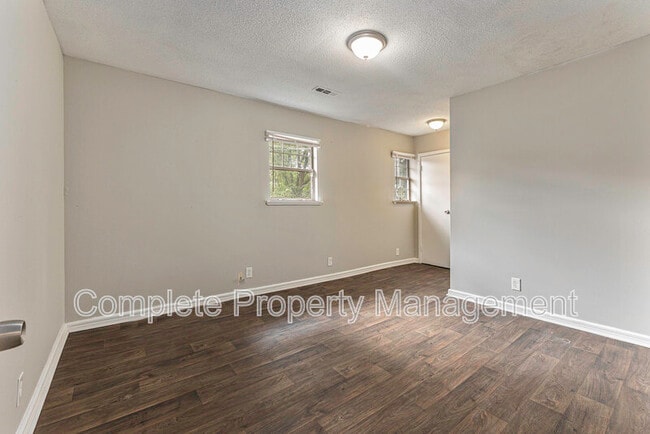 Building Photo - 3729 Maple Ave SW