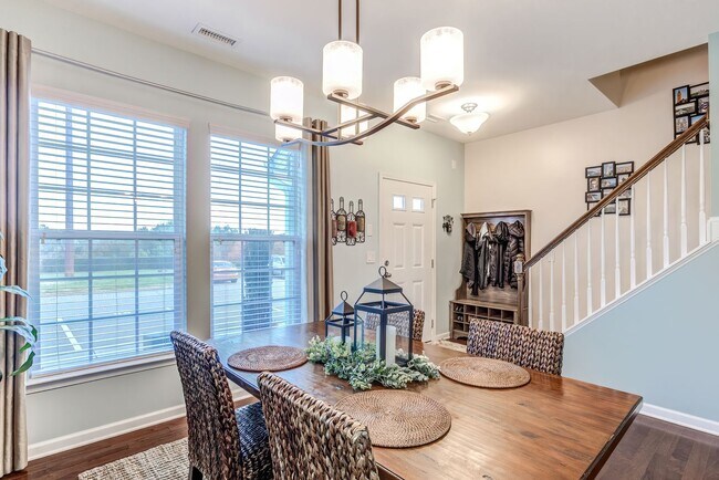 Building Photo - Luxury Townhome for rent!