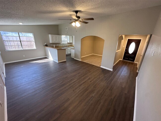 Building Photo - 15935 Kenbrook Dr