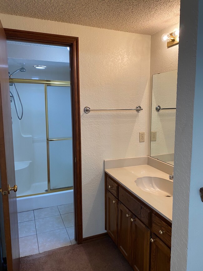 Building Photo - 2122 Meench Dr