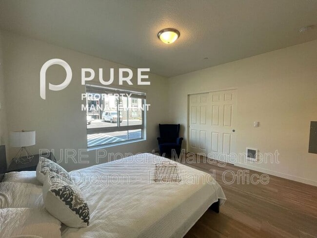 Building Photo - 22025 NE Halsey St