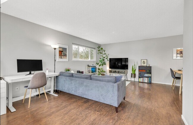 Building Photo - Two bedroom unit in North Davis