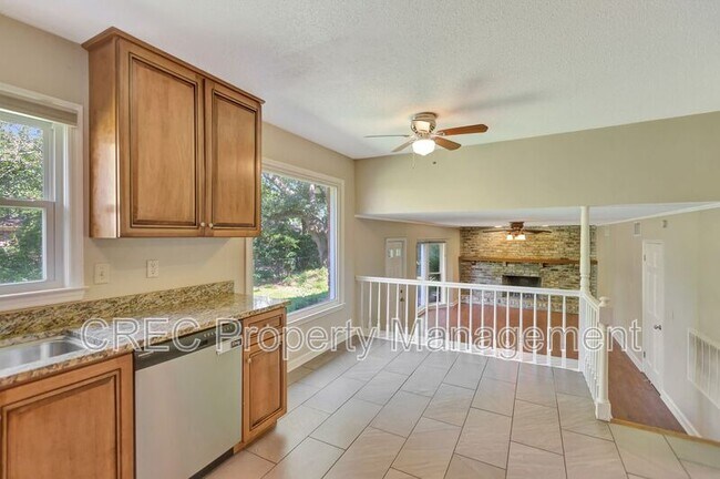 Building Photo - 2327 W Palmer Dr