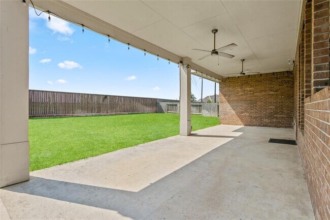 Building Photo - 20302 Rosegold Way