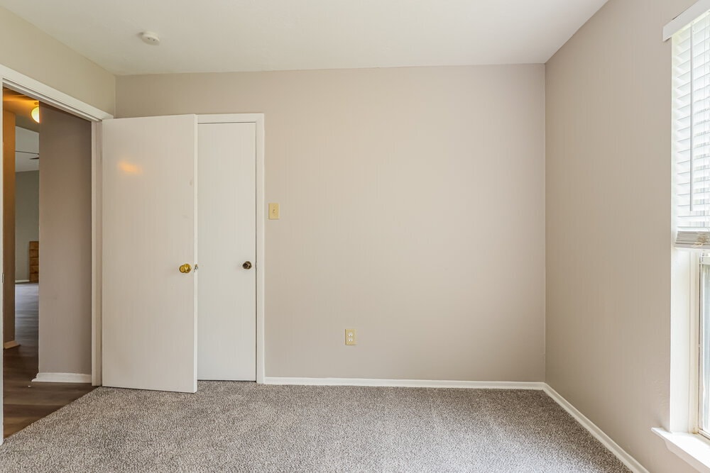 Building Photo - 12627 Day Hollow Ln