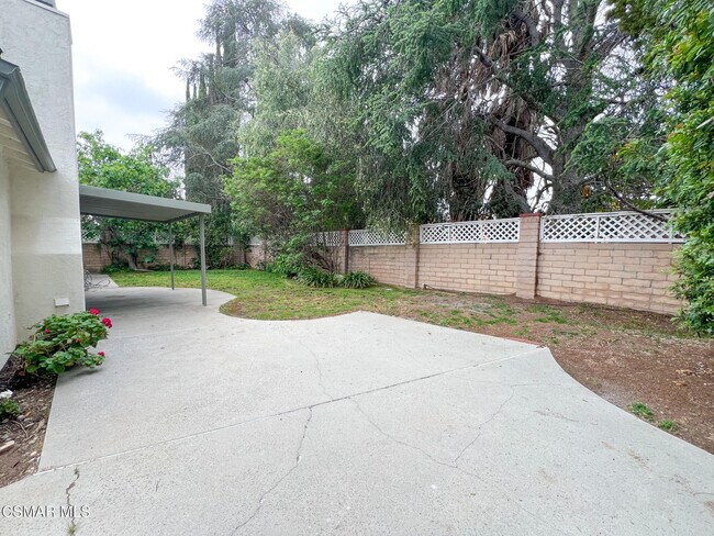 Building Photo - 185 N Sabra Ave