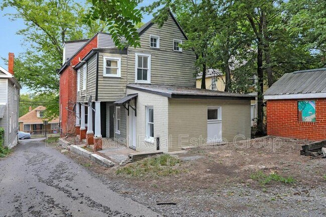 Building Photo - 113 N Centre St
