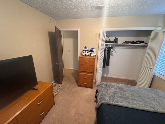 Building Photo - 5 BR 3 full BA House