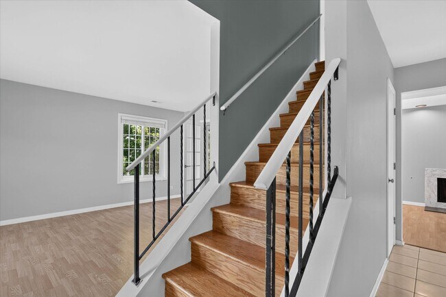 Building Photo - 901 Ashford Ln