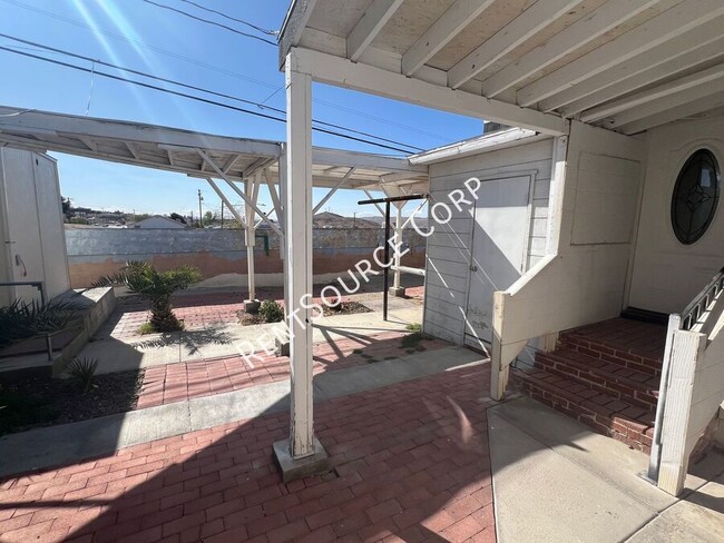 Building Photo - 440 Lillian Dr