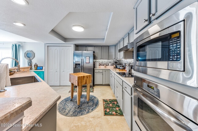 Building Photo - 121 Lancha Cir