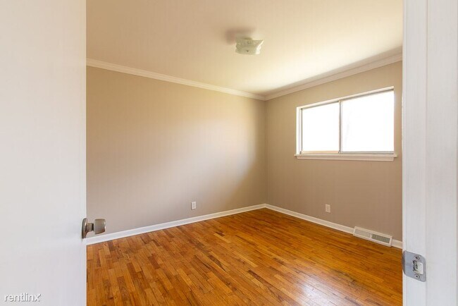 Building Photo - 2 br, 1 bath  - 1234 Holmes Rd Apt 1