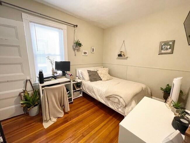 Building Photo - 9 Taft St