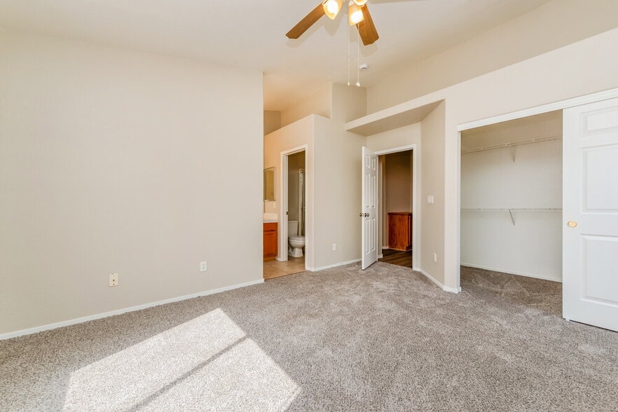 Building Photo - 607 Park Landing Ct