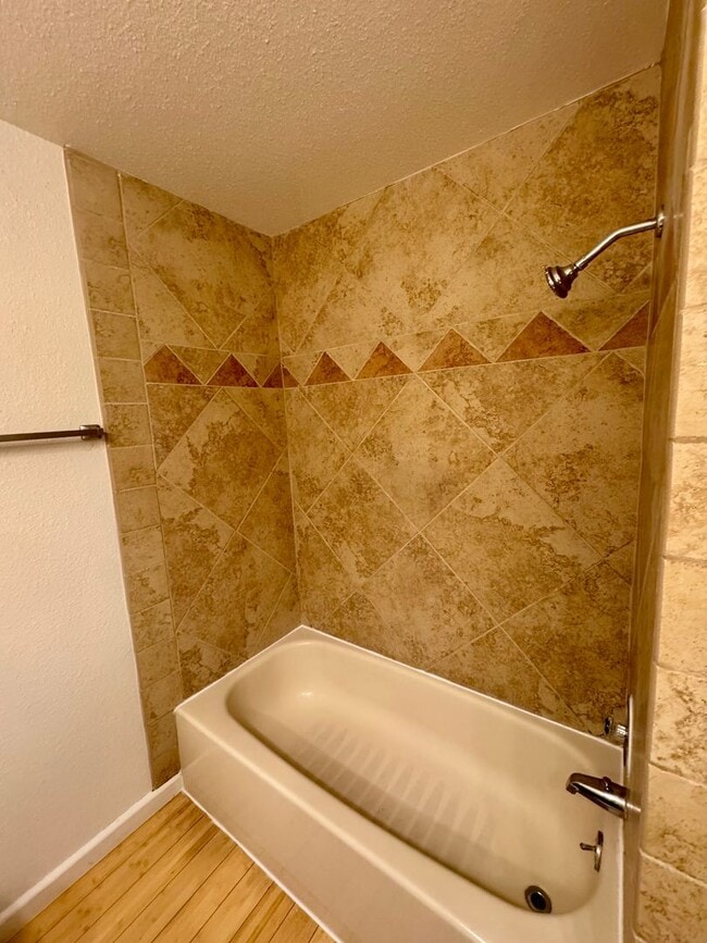 Building Photo - Great location 2 bedroom Condo