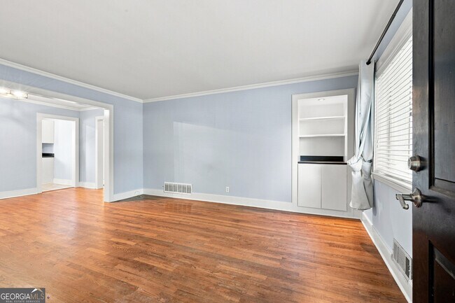 Building Photo - 1466 E Rock Springs Rd NE