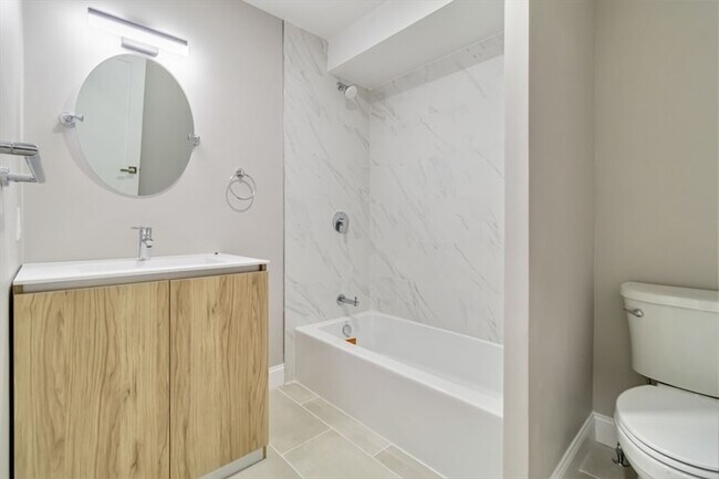 Building Photo - 192 Main St