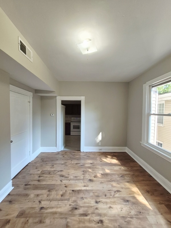 Building Photo - 3209 3rd Ave