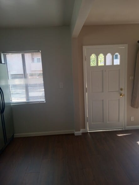 Building Photo - 11617 Archwood St