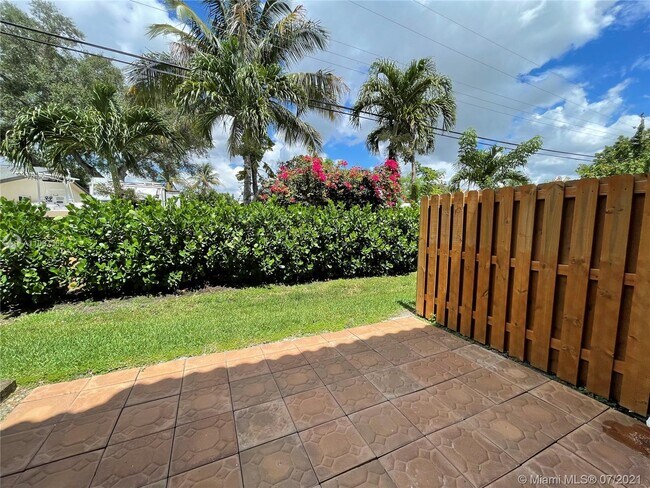 Building Photo - 4961 Leeward Ln