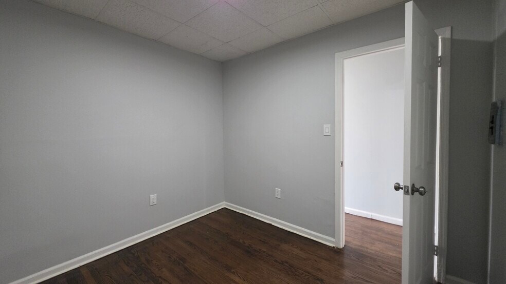 Building Photo - 722 Westside Ave