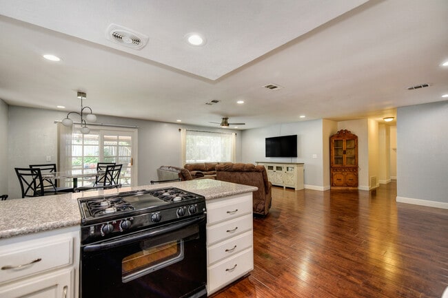 Building Photo - 8216 Baymore Way