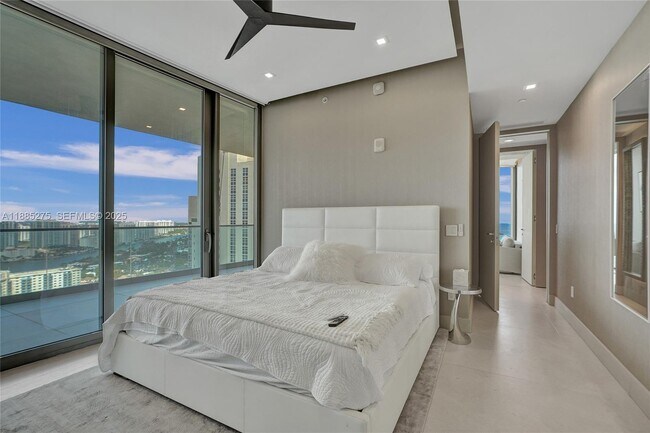 Building Photo - 18975 Collins Ave