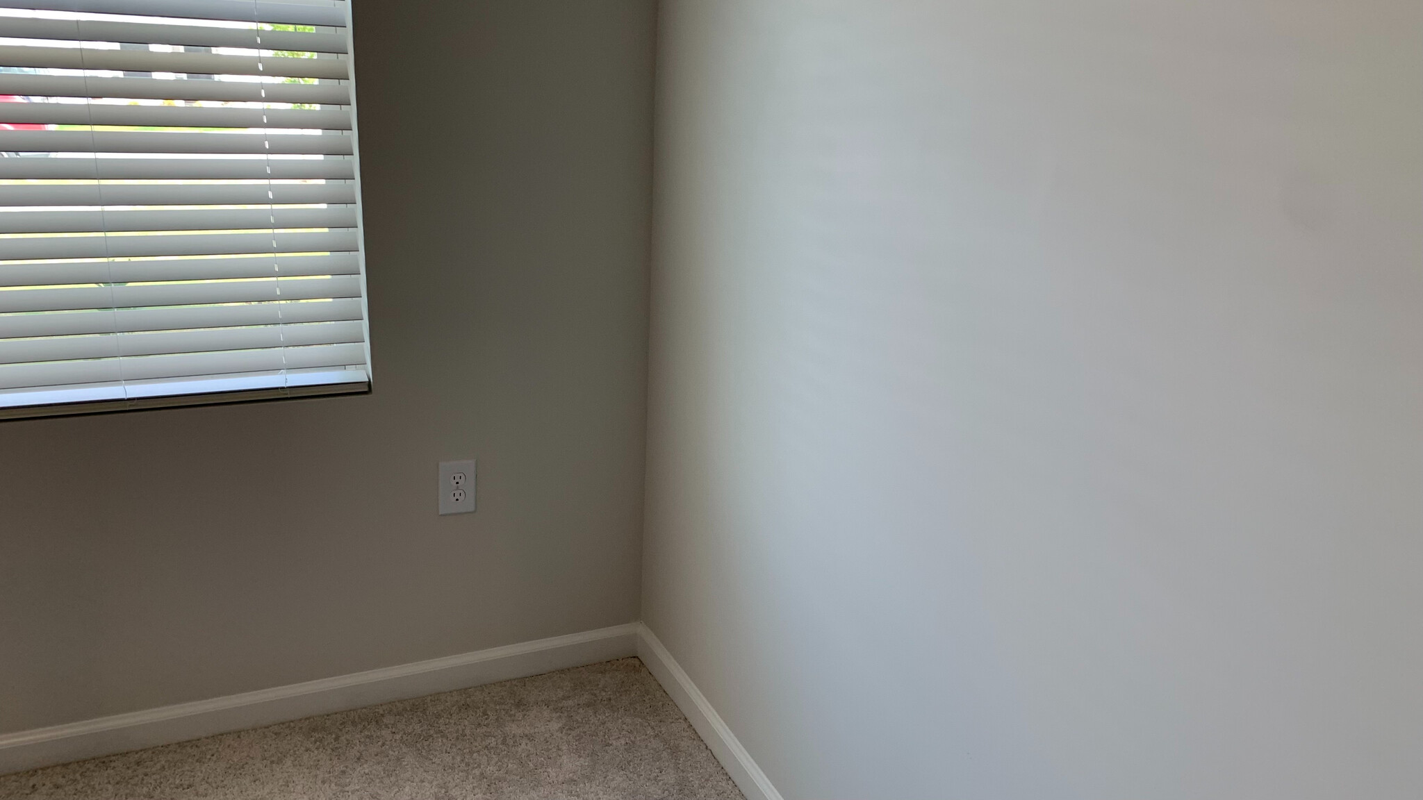 Building Photo - Room in Townhome on Chert Ln