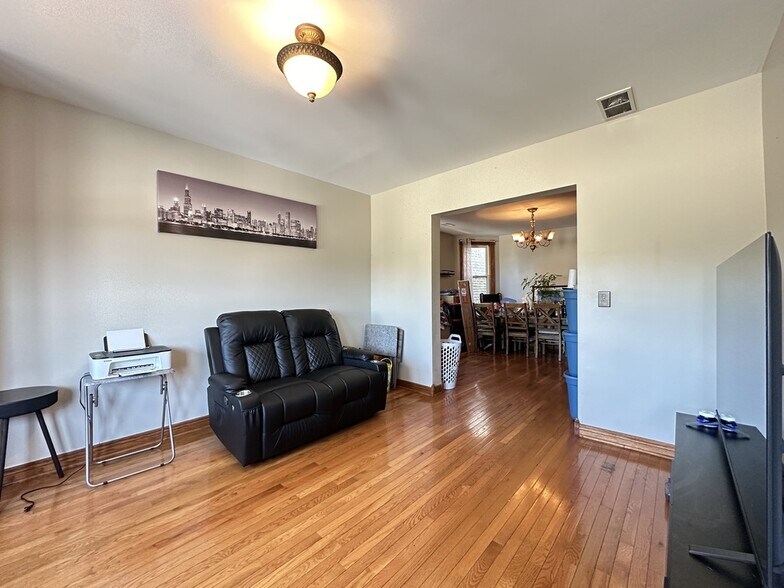 Building Photo - 3532 N Elston Ave