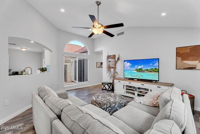 Building Photo - 1510 E Commerce Ave