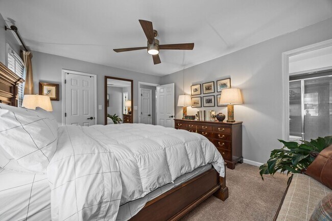 Building Photo - Gorgeous Mid-Century Modern Ranch in West Raleigh near NCSU and Lake Johnson - Fenced-in Backyard!