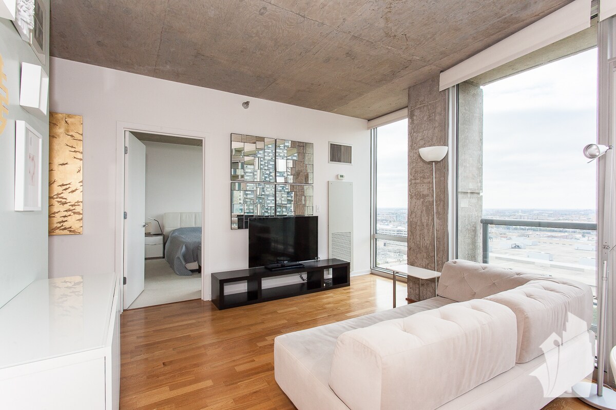 Building Photo - 611 S Wells St