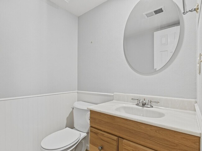 Building Photo - Gorgeous Home in Centennial!