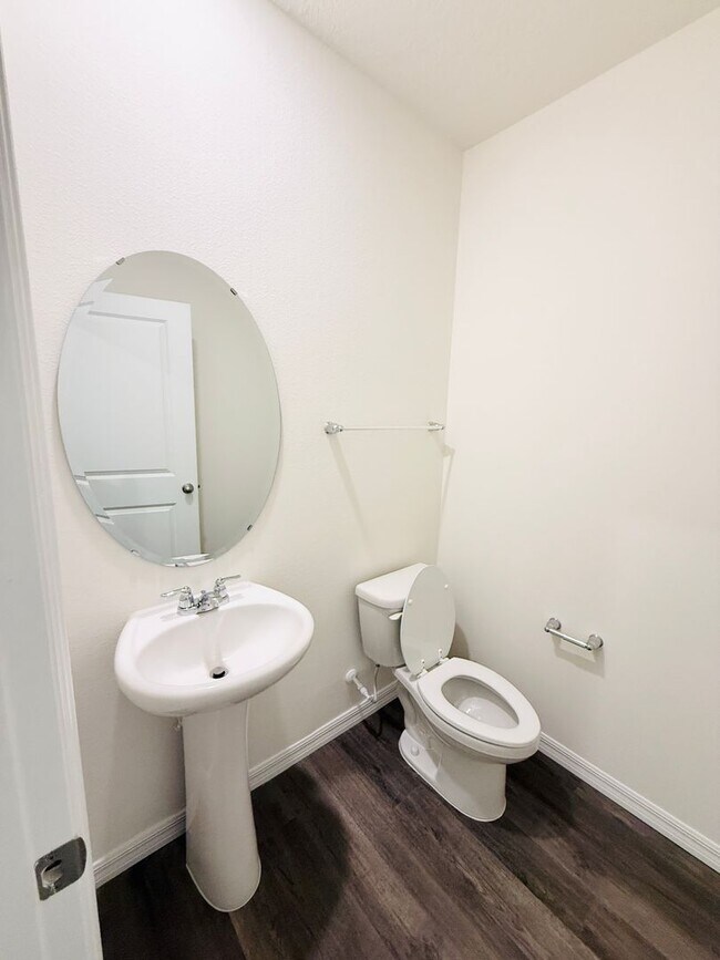Building Photo - 16311 Lakelet Aly