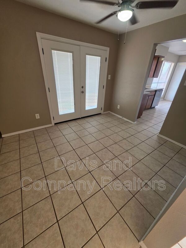 Building Photo - 4412 St Andrews Dr